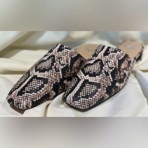 Vince Camuto Women's Snake Print Mules - Black and Cream Size 9